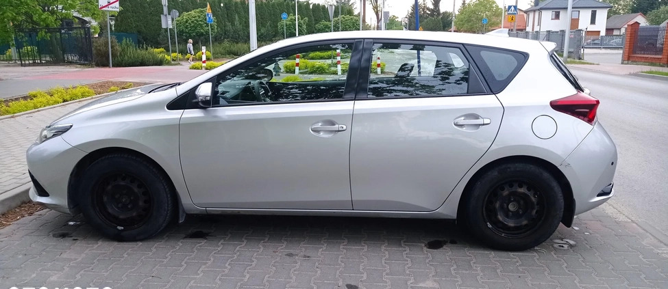 Toyota Auris cena 40500 przebieg: 141000, rok produkcji 2016 z Węgorzyno małe 79